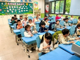 D:\Users\zln\Desktop\德育处\11月\团结互助 我爱我班\b8ca419e12d5afed2d6efd448516ee56.jpeg